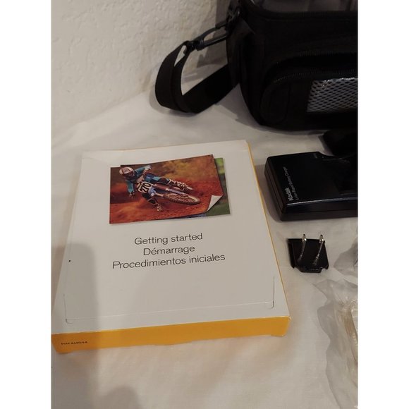 Kodak Easyshare P850 5.1 MP Digital Camera & Lowepro Edit 110 Black Camera Bag - Picture 3 of 11